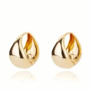 Elegant Stud Hoop Earrings/Plated In 18K Yellow Gold